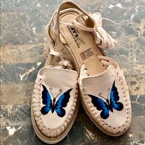 Artesanal butterfly shoes